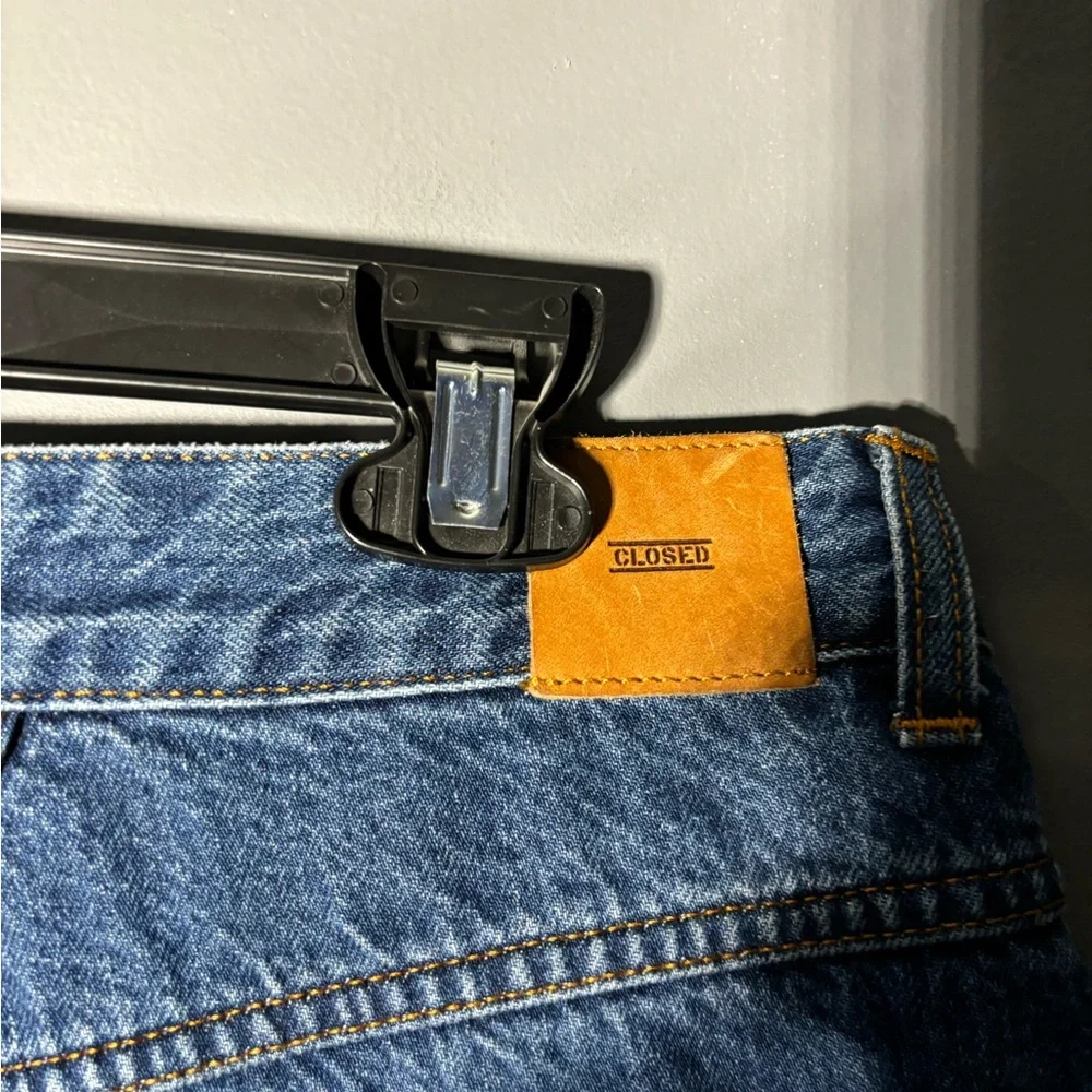 Closed Pedal Pusher Frayed Hem Jeans Size 32 - Picture 5 of 7